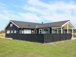 Modern Holiday Home in Vaeggerlose with Private Pool, Bogø By